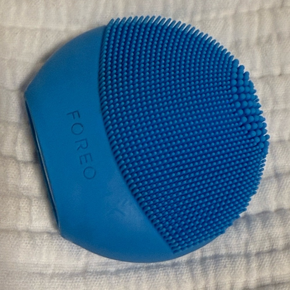 FOREO Blue mini face brush